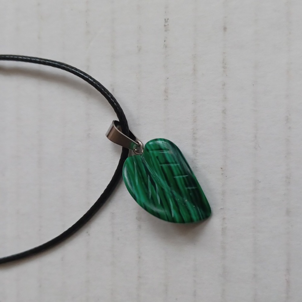 4/$80 New Leaf Shaped Malachite Crystal Pendant Necklace